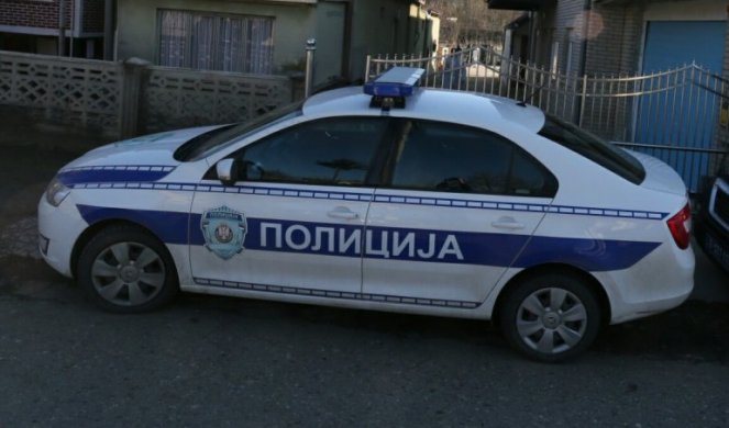 (FOTO) POLICIJA ZAUSTAVILA "BMW" KOD KRALJEVA, a kada su otvorili gepek NISU VEROVALI ŠTA VIDE!