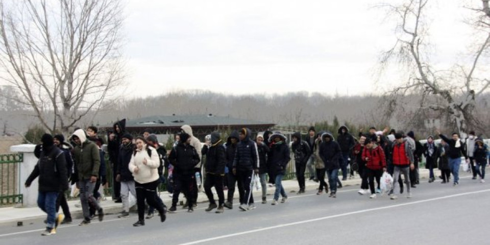 (FOTO/VIDEO) ALARMANTNO! Reke migranata krenule IZ TURSKE KA EVROPI!