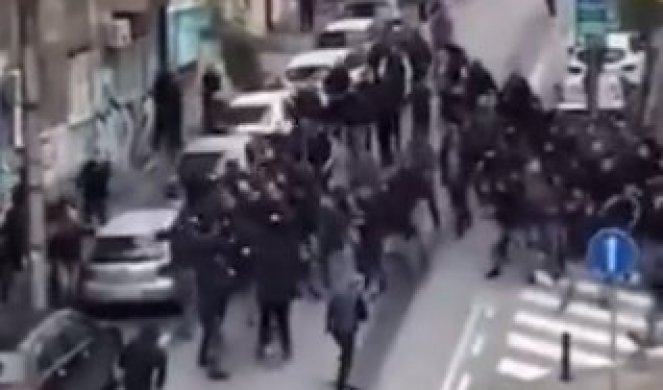 (VIDEO) POJAVIO SE SNIMAK BRUTALNE TUČE PRED DERBI! Strašan sukob navijača na ulicama Beograda!