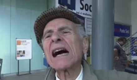 NIGDE NEMA ŠPAGETA, OVOLIKO PANIKE NIJE BILO NI KAD JE POČINJAO DRUGI SVETSKI RAT! Starac iz Italije besan zbog koronavirusa (VIDEO)