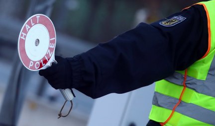 BOSANAC (30) PROJURIO 240 NA SAT PORED AUSTRIJSKE POLICIJE, usledila potera u pravcu Beča, ludnica na autoputu!