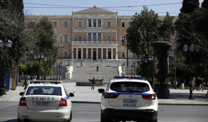 GRČKA POD KLJUČEM! Puste ulice Atine, ljudi masovno napuštali grad (FOTO)