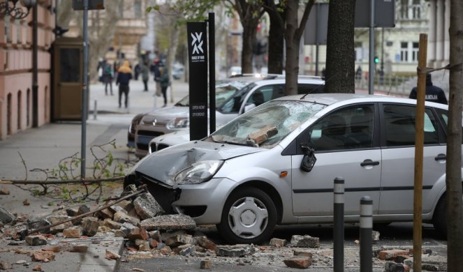 (VIDEO) OVO JE TRENUTAK KADA JE ZAGREB POČEO DA SE TRESE Automobili odskakivali , najjači zemljotres u poslednjih 140 godina