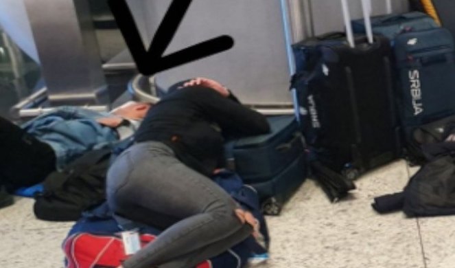 (FOTO) UŽAS NA AERODROMU! Poznata SRPSKA sportistkinja ležala na podu... Zbog KORONE prošla je kroz pravi pakao!