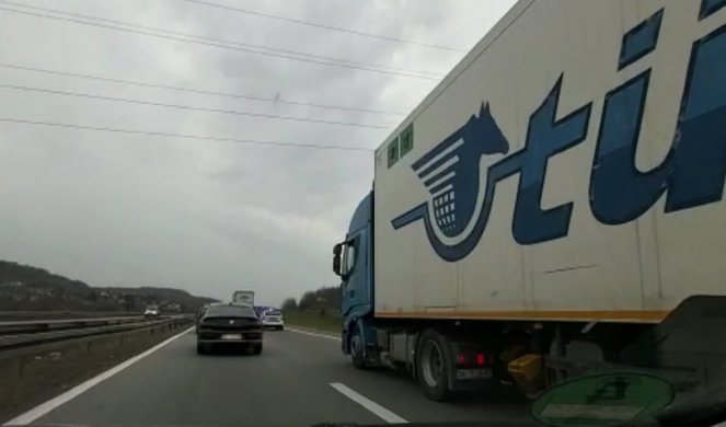POD STALNIM NADZOROM! Kamioni kroz Srbiju prolaze u pratnji policije (Video)