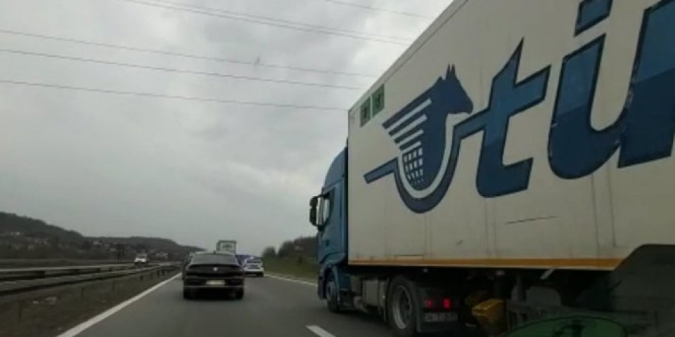 POD STALNIM NADZOROM! Kamioni kroz Srbiju prolaze u pratnji policije (Video)