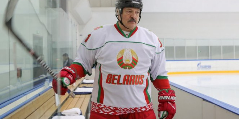 PIJTE VOTKU PROTIV KORONE! Ludnica! Svet PARALISAN, a fudbal u Belorusiji obara rekorde!