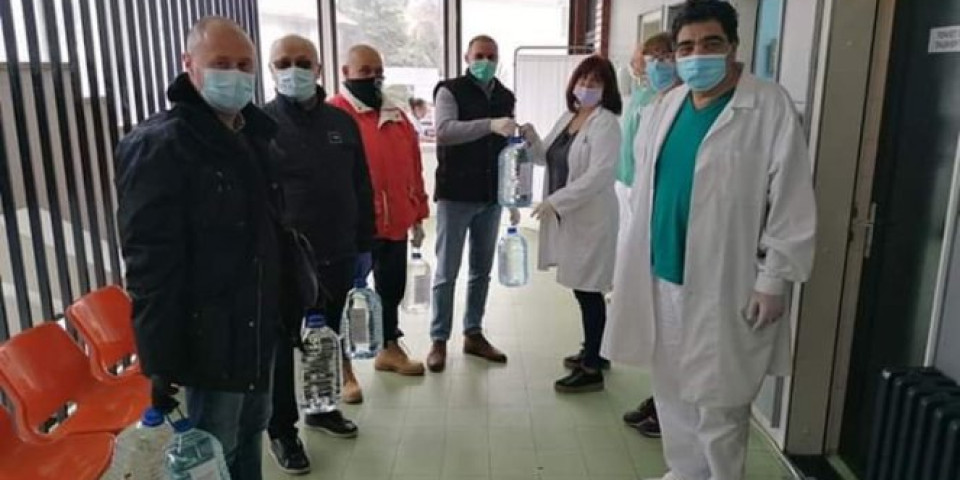 DRAGOCENA POMOĆ ZA DOMOVE ZDRAVLJA: Destilerija donirala dezinfekciona sredstva medicinarima u Gradištu, Golupcu i Kučevu