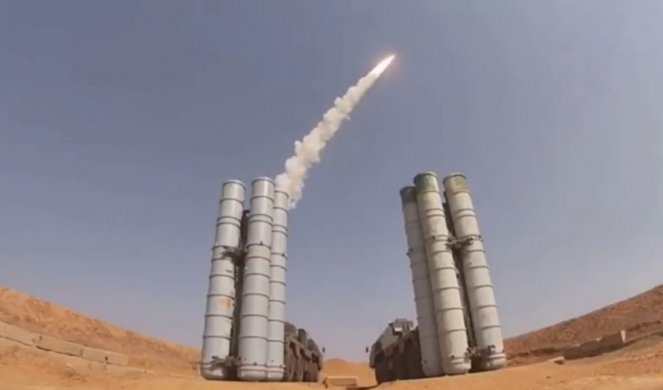MASOVNI RAKETNI NAPAD NA VREME DETEKTOVAN! Ruska posada S-400 pravovremeno reagovala i presrela sve rakete! (VIDEO)