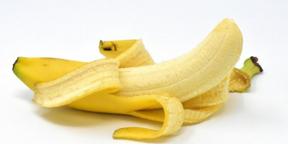 (FOTO) Kupio je bananu, a kada je ogulio koru NIJE MOGAO DA VERUJE ŠTA VIDI