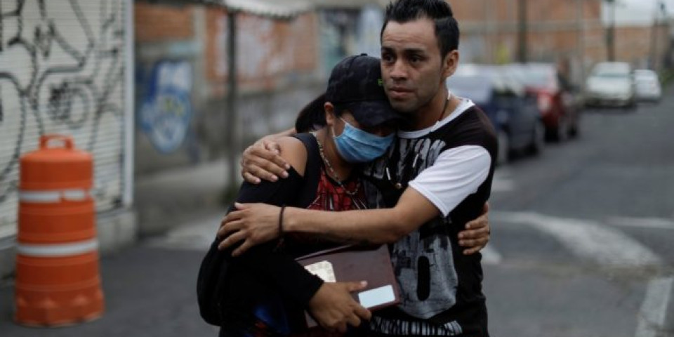 PROTESTI U MEKSIKU ISPRED BOLNICE! Nakon što se pojavio snimak vreća sa telima, porodice traže informacije!
