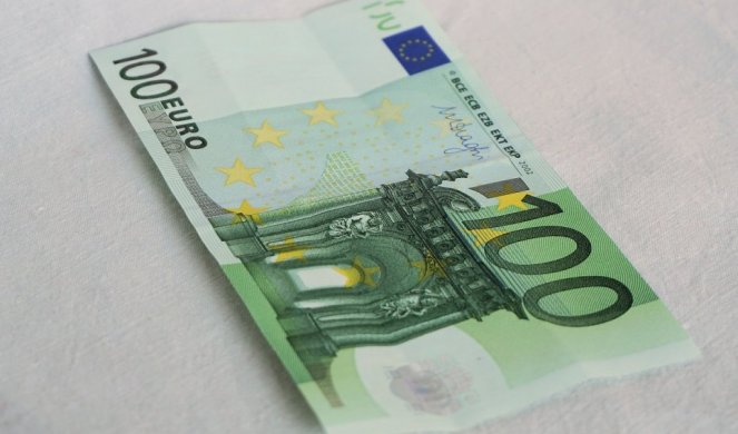 DRŽAVA IMA PARA! Danas isplata 100 evra za 1.350 000 građana