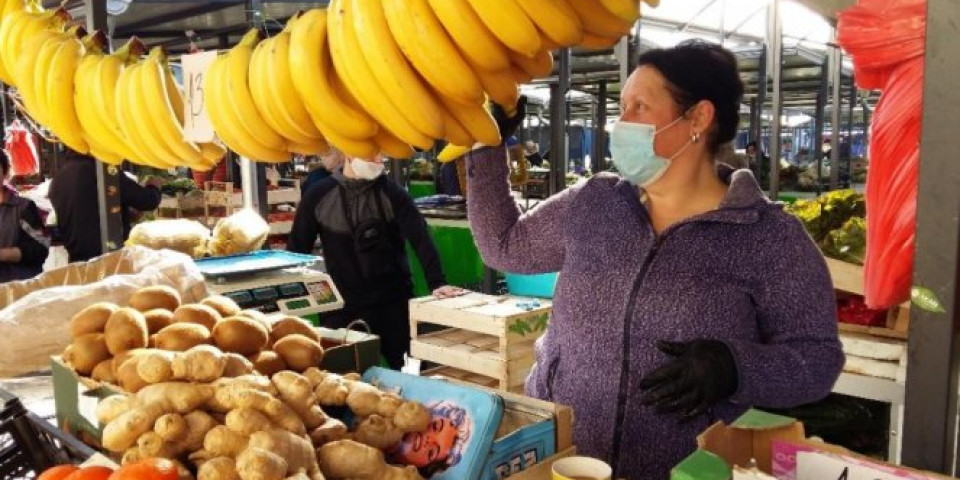 PIJAČNI BAROMETAR: Jabuka skuplja od banane, domaće voće košta duplo više od uvoznog