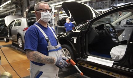 FOLKSVAGEN UVEO 100 PROMENA: Ponovo radi najveća fabrika automobila na svetu!