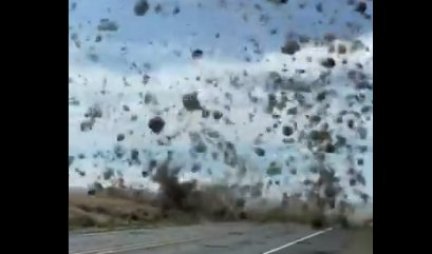(VIDEO) USRED VOŽNJE ULETEO U PAKAO! Neverovatan snimak tornada na putu kod Vašingotna!