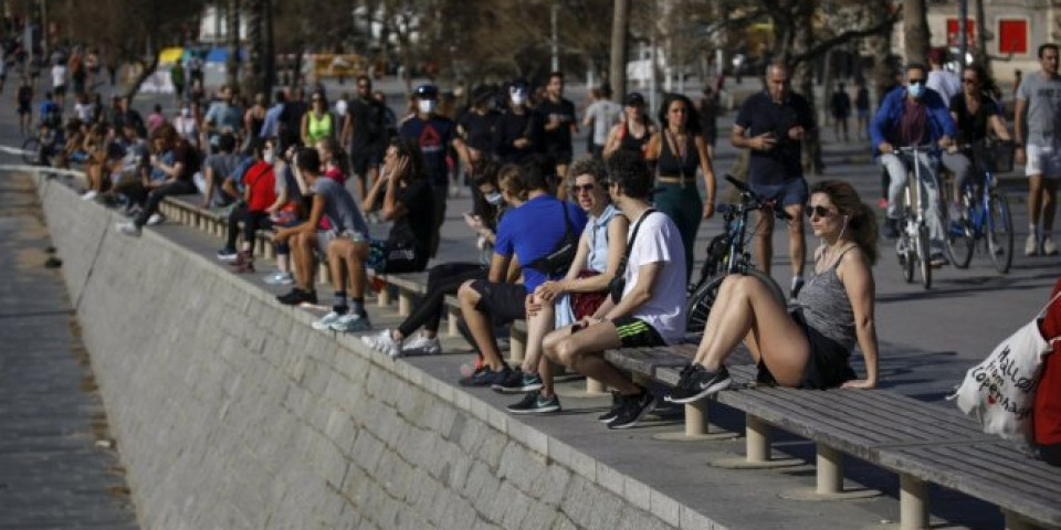 KORONA PONOVO BUKNULA U ŠPANIJI! Vlasti mole građane da ostanu kod kuće, izbilo čak 201 žarište