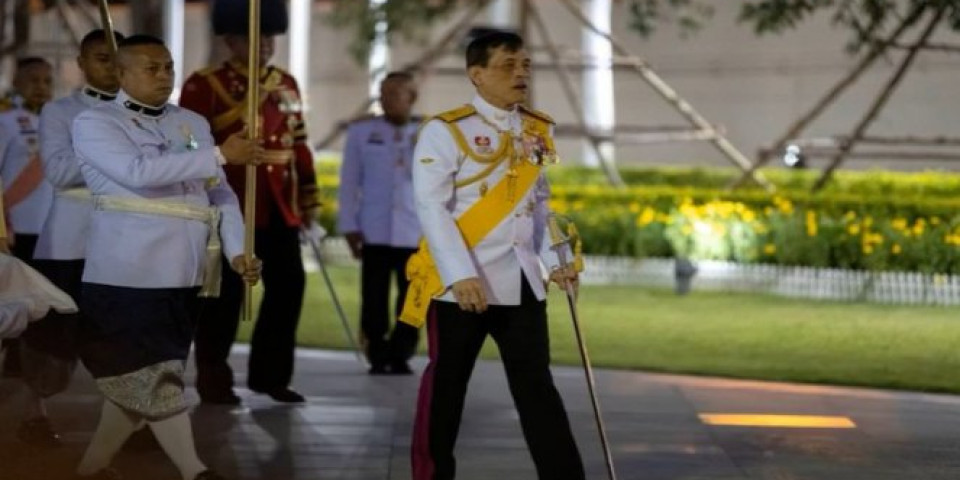 NAJBOGATIJI KRALJ NA SVETU posle upozorenja Merkeline vratio se na Tajland! Ono što ga je tamo dočekalo nije očekivao (VIDEO)