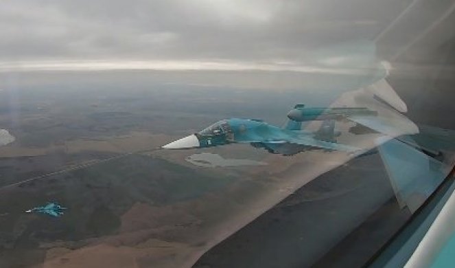 OVAKO TO IZGLEDA IZ KABINE! Pogledajte trening ruskog ratnog vazduhoplovstva! (VIDEO)