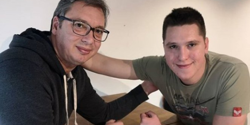 (FOTO) NAJBOLJI ODGOVOR ĐILASOVIM HEJTERIMA! Vučić na Instagramu: Sa sinom Danilom, prvi put posle dugo vremena - PREDAJA NIKADA NIJE BILA OPCIJA!