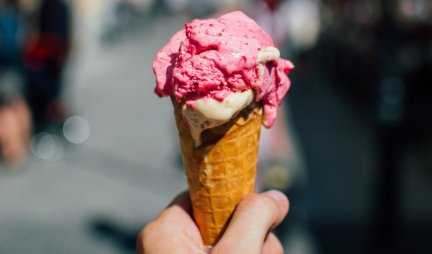 Postoji sladoled koji VAM POMAŽE DA SE OTREZNITE, a evo koliko puta možete POLIZATI jednu kuglu sladoleda!
