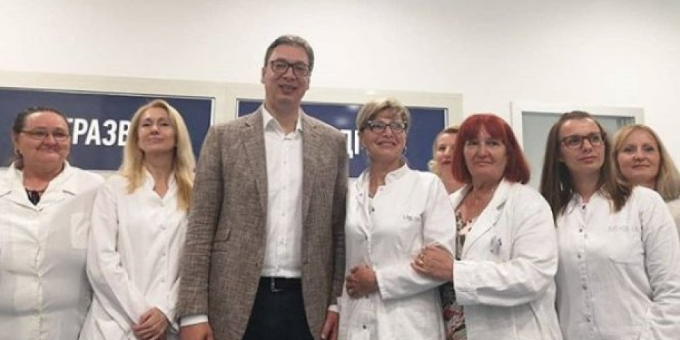 (VIDEO) BESKRAJNO SAM PONOSAN, HVALA VAM NA SVEMU! Vučić čestitao Međunarodni dan medicinskih sestara