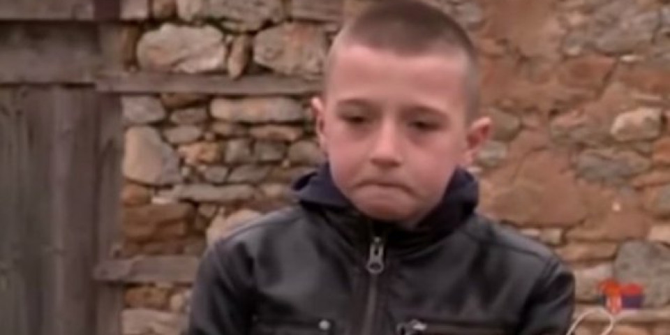 SNIMAK KOJI SLAMA SRCA! Šta znači reč SREĆA jednom dečaku sa Kosova i Metohije! (VIDEO)