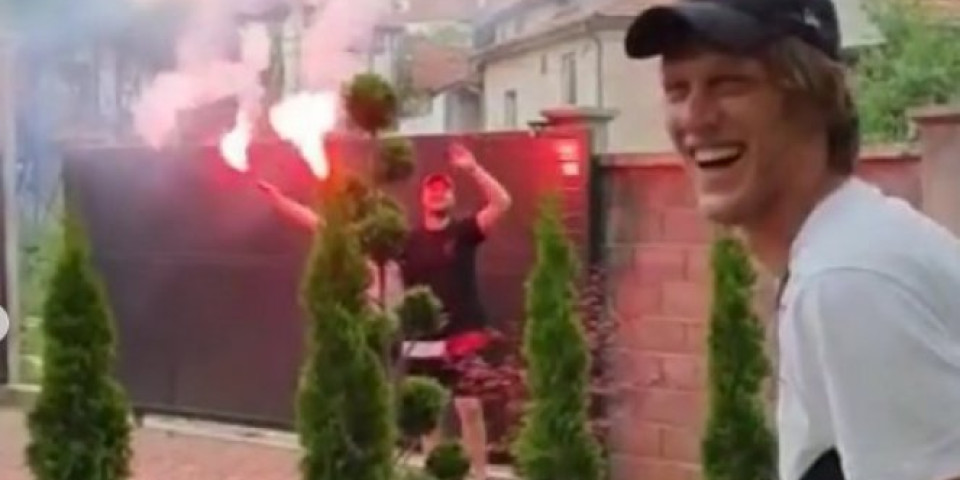 (VIDEO/FOTO) BAKLJADA, LUDNICA... Uroš Luković uselio se u novu kuću, a ovako su ga drugari iznenadili!