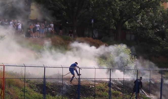 (VIDEO) HAOS NA KARABURMI! Navijači Beograda zapalili stadion, požar gasio i Milan Kalinić!