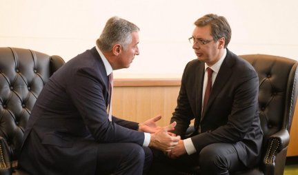 Vučić čestitao Ðukanoviću Dan državnosti, 13. jul!