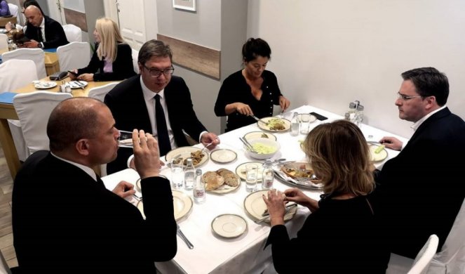 (HIT FOTO) NIŠTA BEZ DOBRE SARMICE! Predsednik Vučić objavio fotografije sa ručka u restoranu Predsedništva Srbije!
