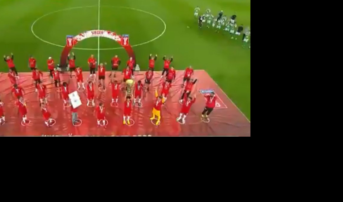 (VIDEO) NEMA GRLJENJA! Pogledajte kako su fudbaleri Salcburga proslavili osvajanje Kupa!