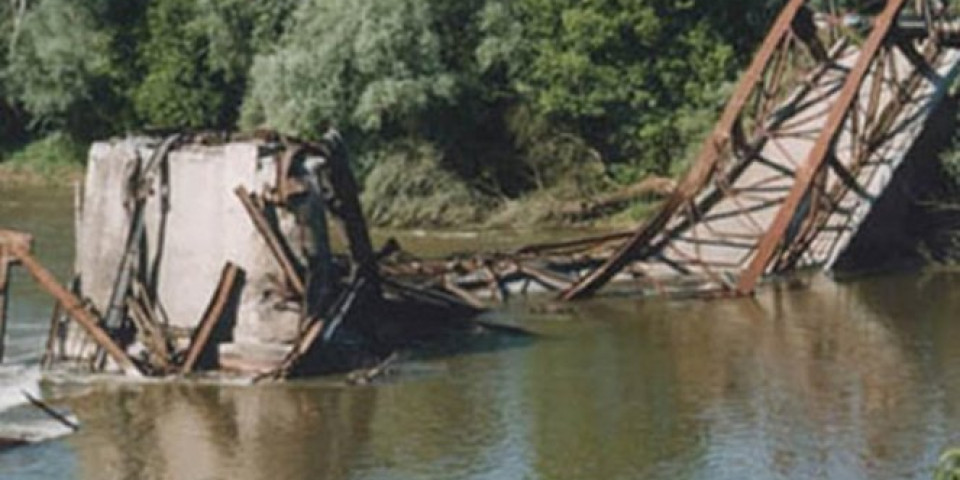 SANJA (15) SE VRAĆALA KUĆI IZ CRKVE, A ONDA JE IZNAD NJE ZAPIŠTAO JEZIVI ZVUK BOMBE! Prošla je 21 godina od kada su NATO zločinci nemilosrdno ubili 10 ljudi na Varvarinskom mostu!