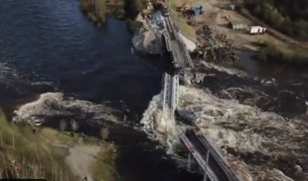 STRAVIČAN SNIMAK! Bujica je naletela, a onda se most urušio kao da je od kartona! (VIDEO)