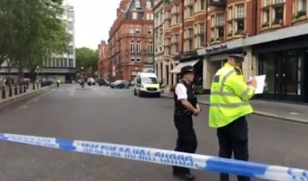 AUTOM SE ZALETEO NA PEŠAKE U LONDONU! Obustavljen saobraćaj, policija ispituje sumnjivi incident! (VIDEO)
