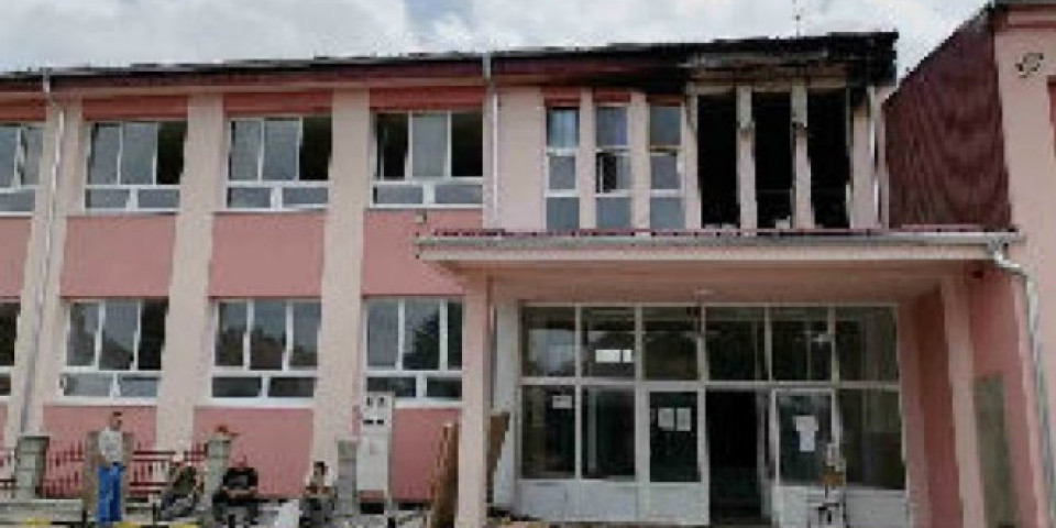 DVA PIJANA MLADIĆA ZAPALILA tek rekonstruisanu školu u Bačini kod Varvarina! Izgorelo i više od 4.000 knjiga!