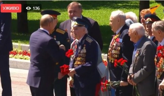 (VIDEO) PUTIN ODAO POČAST BORCIMA PALIM ZA SLOBODU! Predsednik Rusije se poklonio herojima!