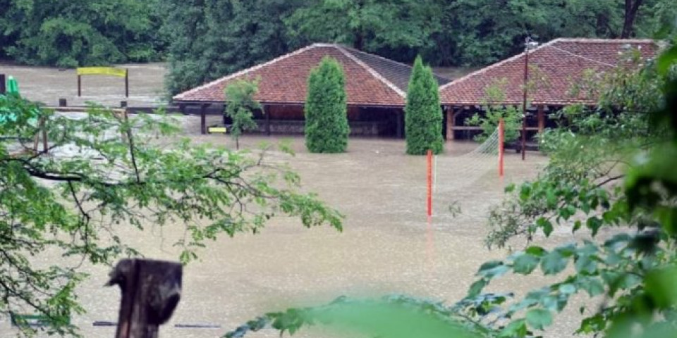 "SVE NAM JE POD VODOM" Izlila se Moravica, u Arilju poplavljene stotine domaćinstava