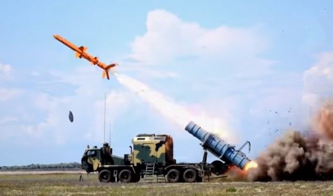 PRETE DA ĆE ZA NEKOLIKO MINUTA NJOME UNIŠTITI KRIMSKI MOST! Ukrajina objavila novi snimak testiranja rakete R-360! (VIDEO)