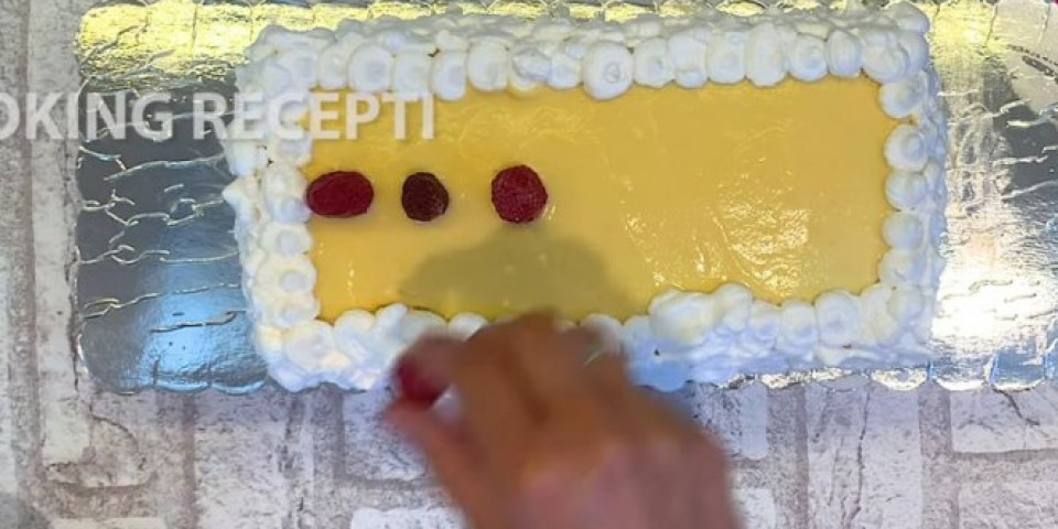 (VIDEO) LETNJA osvežavajuća torta sa malinama i belom čokoladom