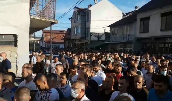 DA LI JE OVO NOVO ŽARIŠTE KORONE?!? Na jednoj sahrani u Bujanovcu prisustvovalo na hiljade ljudi BEZ IKAKVIH MERA ZAŠTITE!