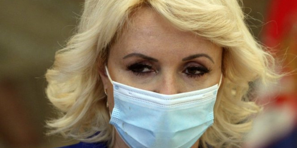 (FOTO) TRANSFORMACIJA DR DARIJE! Otišla u kozmetički salon i napravila promenu na svom licu!