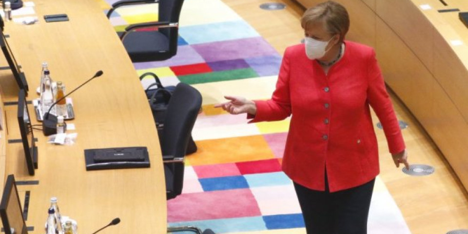 (VIDEO) GDE DA IDEM SADA?! Ovaj snimak Angele Merkel u Briselu POSTAO HIT NA DRUŠTVENIM MREŽAMA!