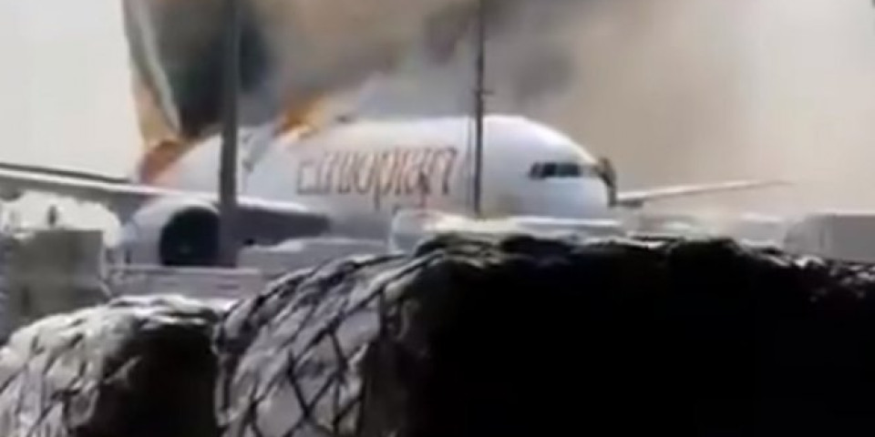 DRAMA U KINI! Teretni avion na šangajskom aerodromu se pretvorio u BUKTINJU! (VIDEO)