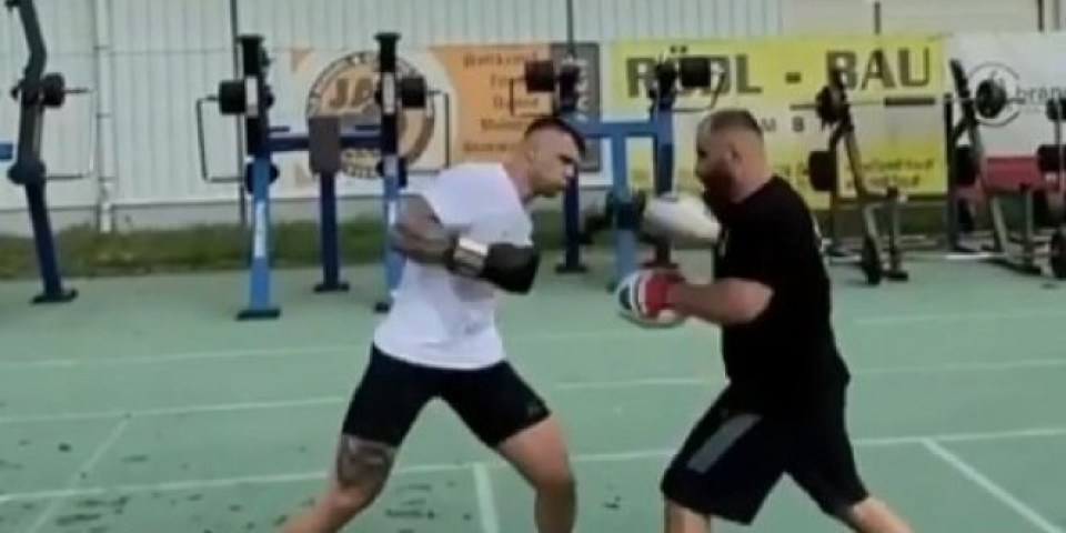 (VIDEO) ON MOŽE OVAKO CEO DAN! Srpska MMA raketa mrvi sve pred sobom!