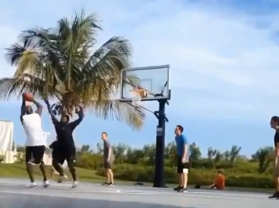 (VIDEO) JOŠ UVEK JE TATA IGRE! Džordan kida na basketu!