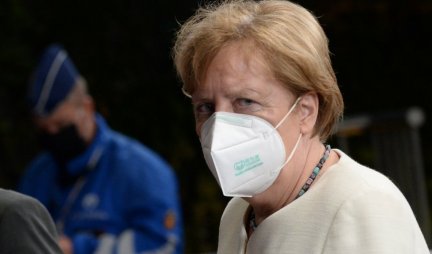 TAJNI SUSRET! Merkelova posetila Navaljog dok je bio u bolnici