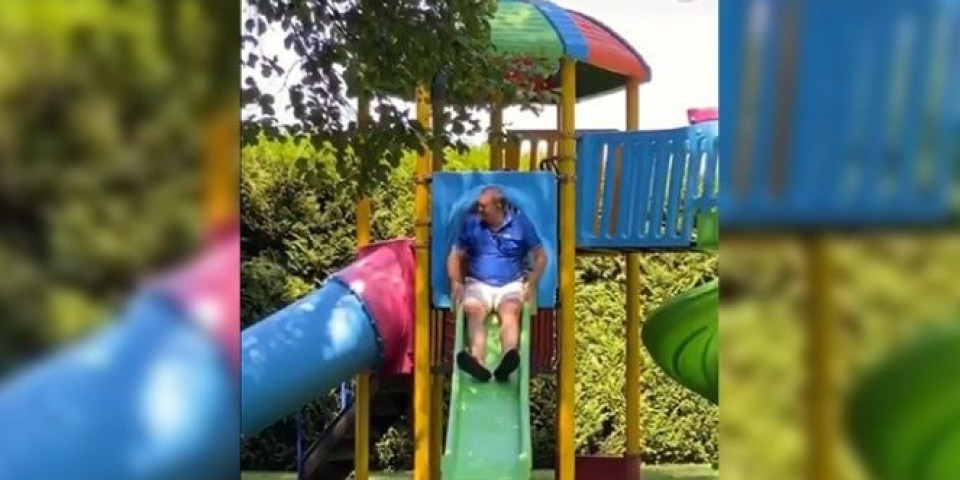 (HIT VIDEO) DODIK PODETINJIO, PA SE SPUSTIO NIZ TOBOGAN! Pogledajte kako se predsednik SNSD-a igra sa unučićima!