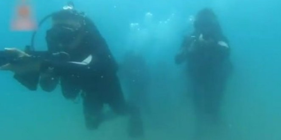 KINESKI "MRAČNI ZMAJEVI"! Ovako izgleda najelitnija jedinica ronioca obučena za borbu pod vodom! (FOTO/VIDEO)