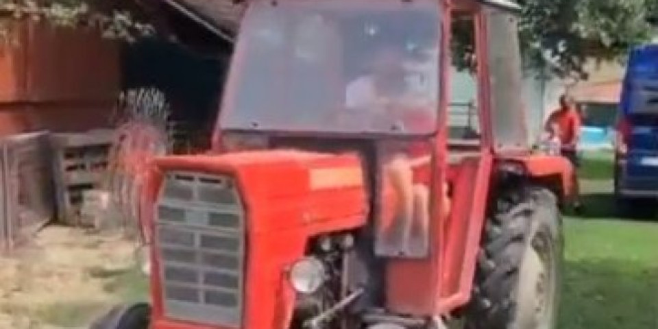 (VIDEO) MATIĆ KAO PRAVI DOMAĆIN! Srbin provozao sina na traktoru!