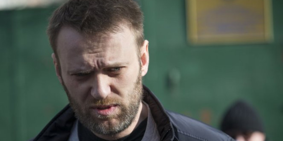 STRAHUJU OD NOVOG TROVANJA! Američka televizija objavila kako nemačka policija čuva Navaljnog! (VIDEO)